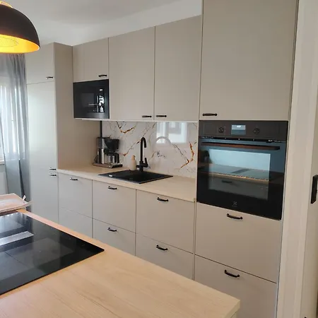 Renovated In Διαμέρισμα *
